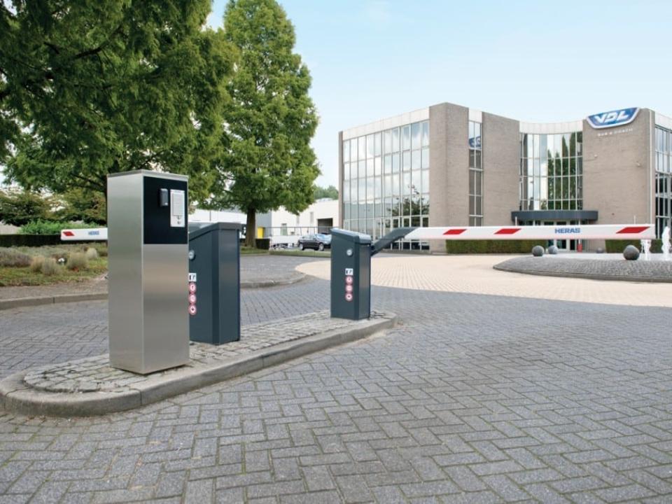 Bom til parkeringsplads