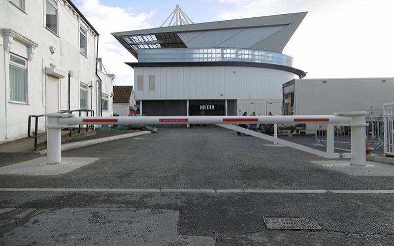 Manuel svingbom til højsikring